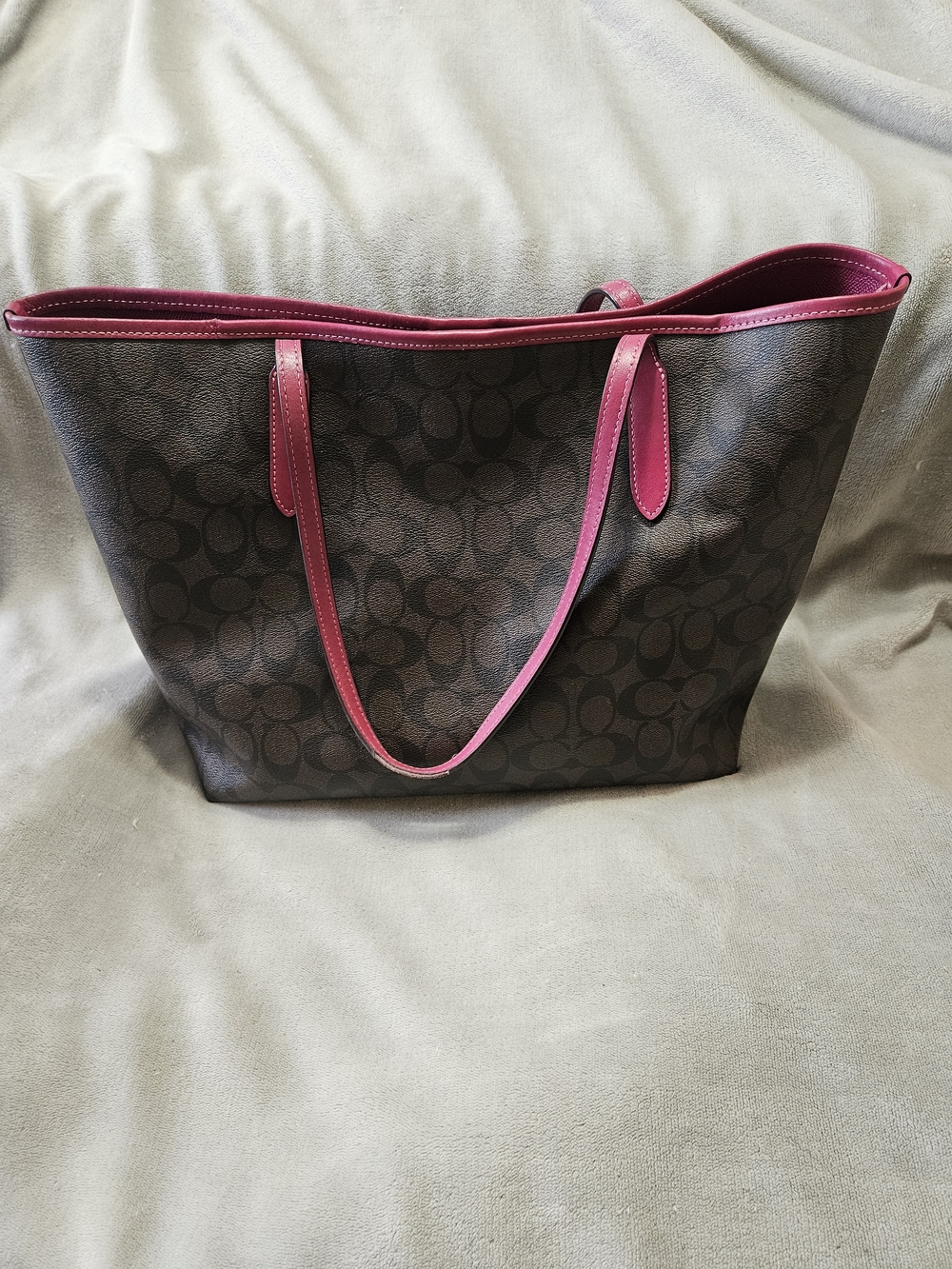 Coach Black Signature Tote with Berry Trim - Picture 4 of 6